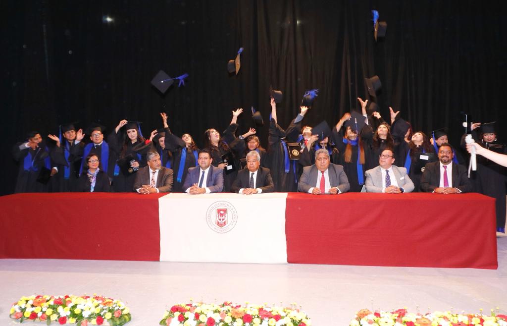 Efectuó UATx ceremonia de graduación de la Facultad de Ciencias de la Educación